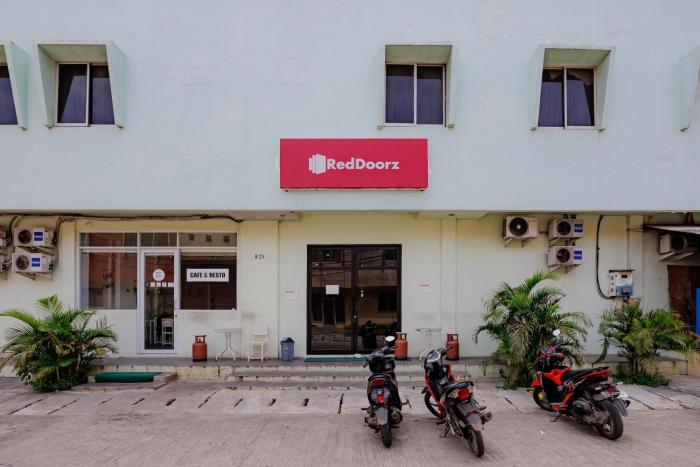reddoorz near soekarno hatta airport 3