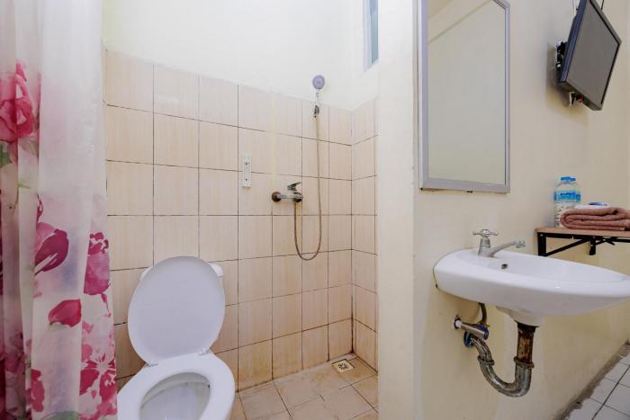 reddoorz near soekarno hatta airport 3