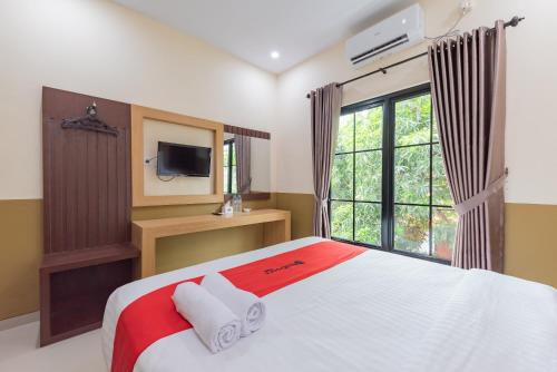 Reddoorz Plus @ La Asiana Guest House,,3 star