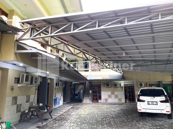 reddoorz syariah de kostmarto uty