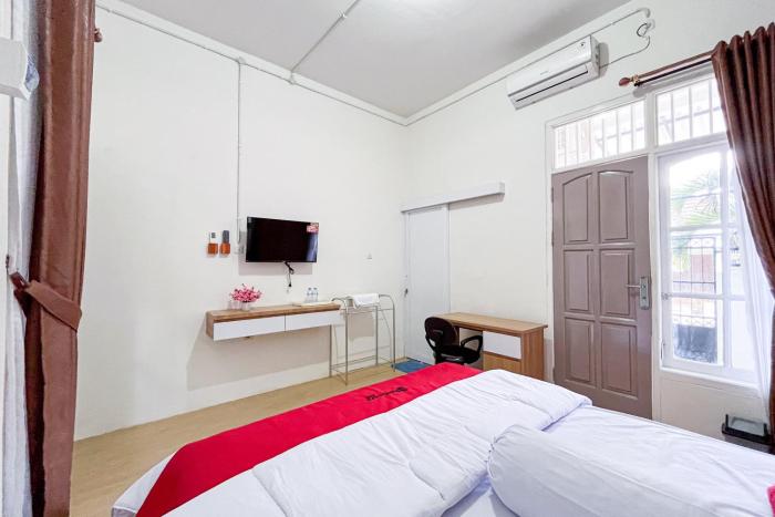 reddoorz syariah jl candi kalasan