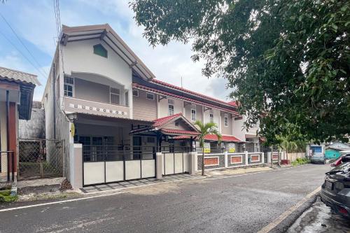 reddoorz syariah jl candi kalasan