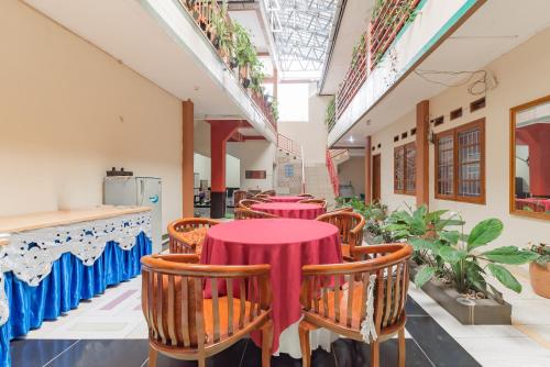 Reddoorz Syariah Near Alun Alun Sumedang,,2 star