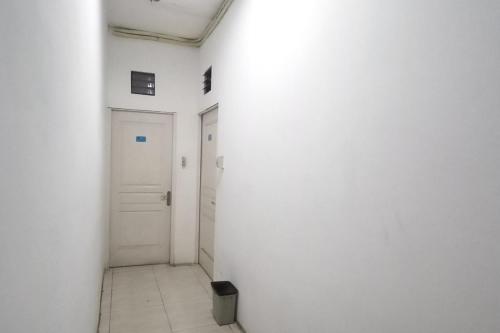 reddoorz syariah near rs siti khodijah sepanjang
