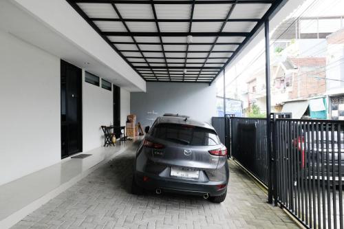 Reddoorz Syariah Near Rumah Sakit Soewandhie,,2 star