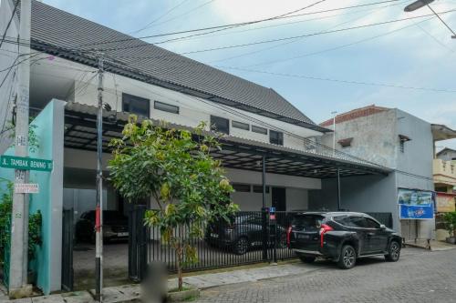 Reddoorz Syariah Near Rumah Sakit Soewandhie,,2 star