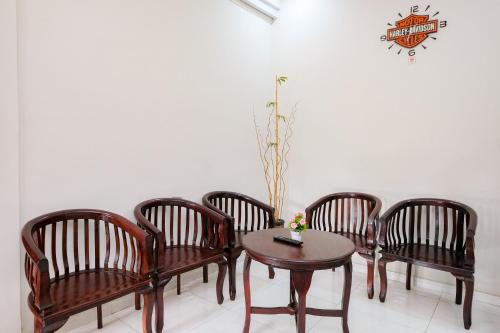 Reddoorz Syariah Near Stasiun Purwokerto,,2 star