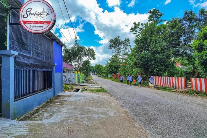shekinah homestay and cafe waikabubak redpartner