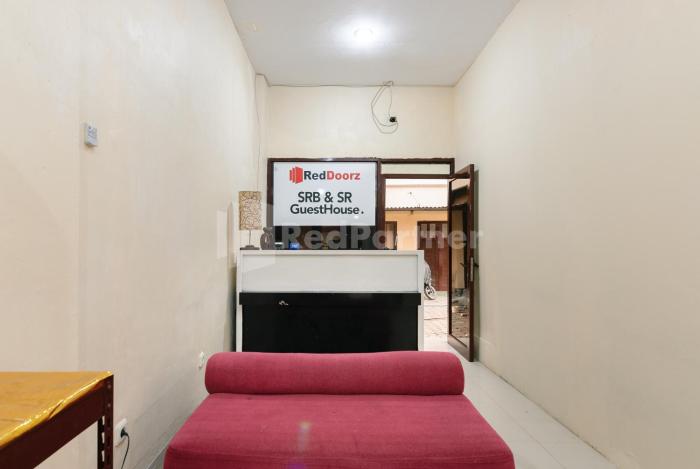 sr residence near mall ciputra cibubur mitra reddoorz
