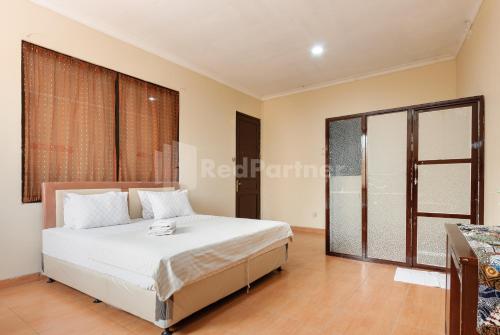sr residence near mall ciputra cibubur mitra reddoorz
