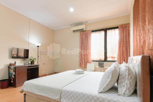 sr residence near mall ciputra cibubur mitra reddoorz