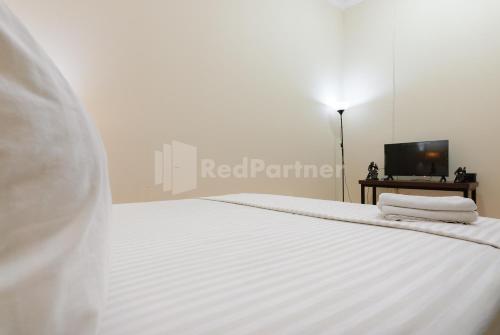 Sr Residence Near Mall Ciputra Cibubur Mitra Reddoorz,,2 star