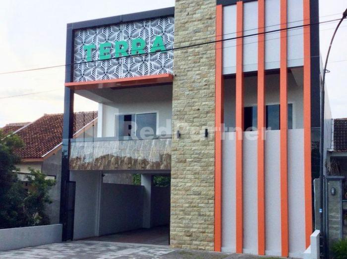 terra guesthouse jec mitra reddoorz