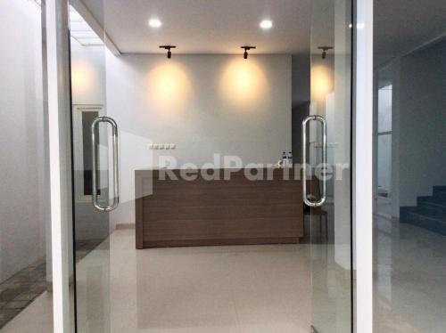 terra guesthouse jec mitra reddoorz