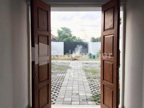 terra guesthouse jec mitra reddoorz