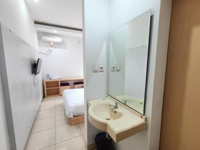 urbanview hotel b liv kendari by reddoorz