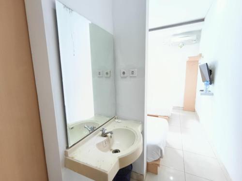 urbanview hotel b liv kendari by reddoorz