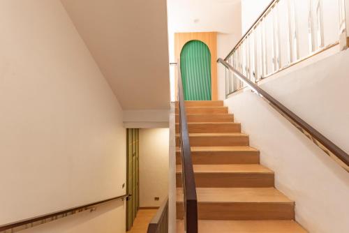 urbanview hotel r house batuaji
