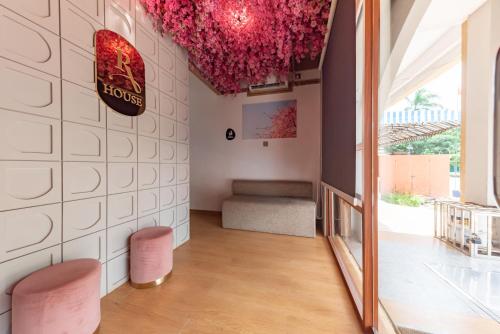 urbanview hotel r house batuaji