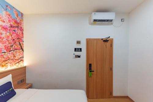 urbanview hotel r house batuaji