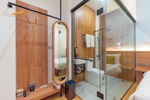 urbanview hotel r house batuaji