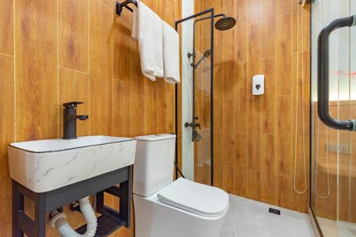urbanview hotel r house batuaji