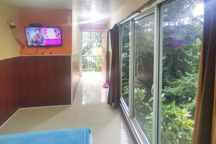 hotel container inn puncak mitra reddoorz