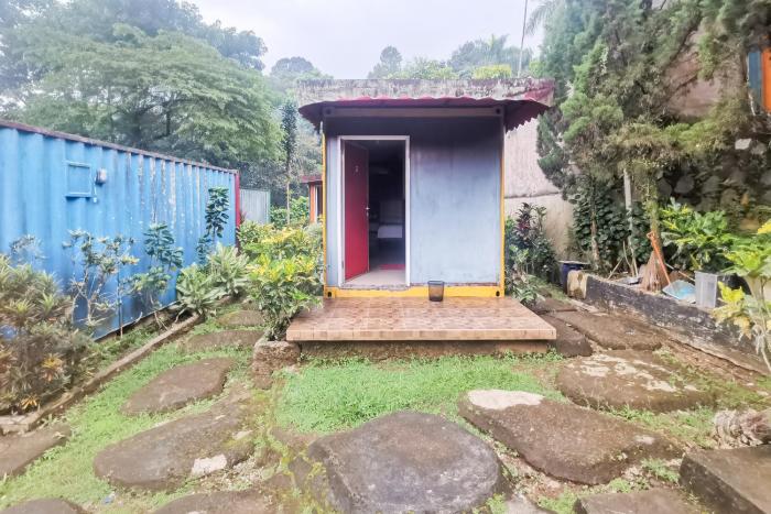 hotel container inn puncak mitra reddoorz