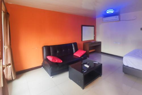 hotel container inn puncak mitra reddoorz