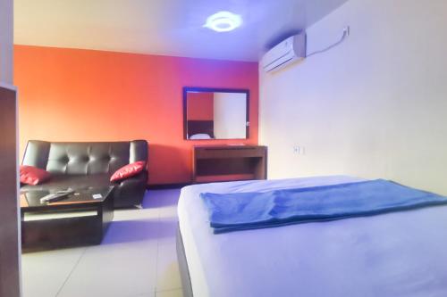 hotel container inn puncak mitra reddoorz