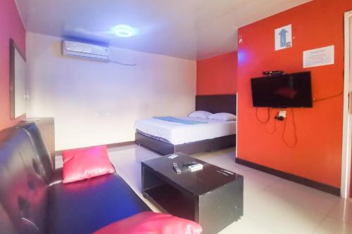 hotel container inn puncak mitra reddoorz