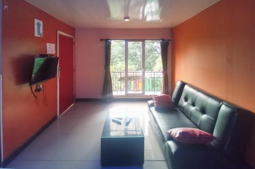 hotel container inn puncak mitra reddoorz
