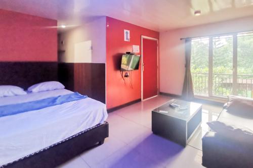 hotel container inn puncak mitra reddoorz