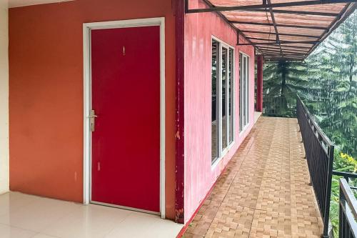 hotel container inn puncak mitra reddoorz