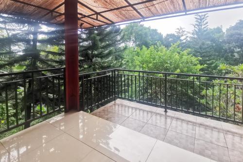 hotel container inn puncak mitra reddoorz