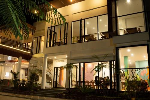 queen parrona hotel by sativa