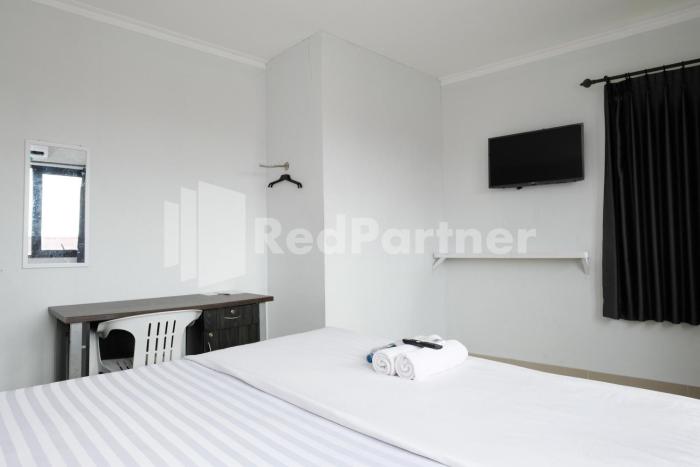aster triplets guest house jcm mitra reddoorz
