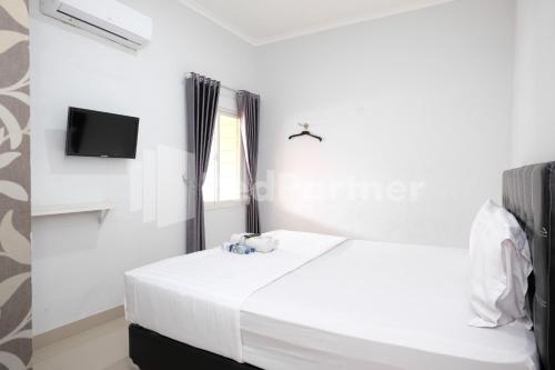 aster triplets guest house jcm mitra reddoorz