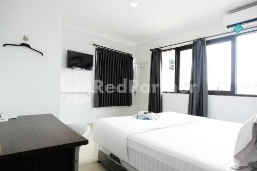 aster triplets guest house jcm mitra reddoorz