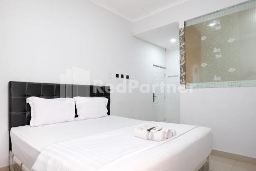 aster triplets guest house jcm mitra reddoorz
