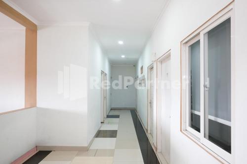 aster triplets guest house jcm mitra reddoorz