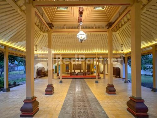 ndalem joglo kawijayan syariah mitra reddoorz