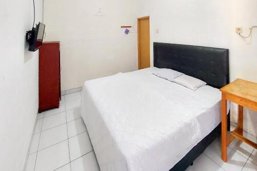 Pondok Gede Dkost Syariah Mitra Reddoorz,,2 star