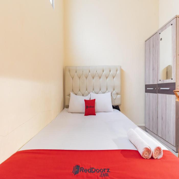 reddoorz near rs permata cirebon