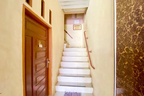 Reddoorz Syariah At Aisyah Stabat,,2 star