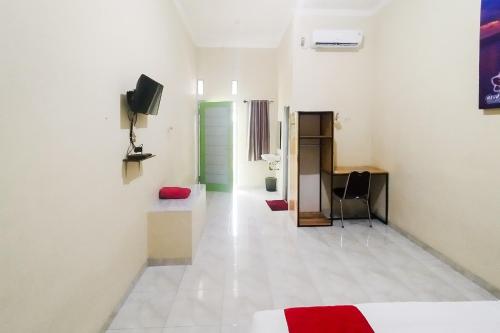 reddoorz syariah at shakira alesha enggal