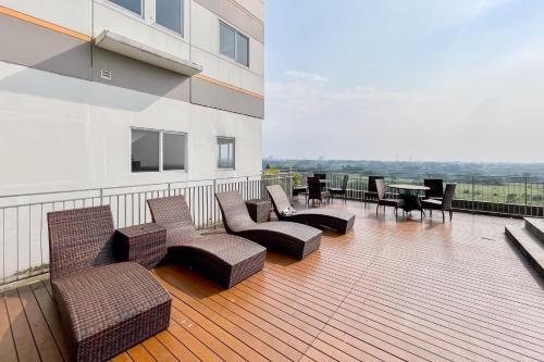 redliving apartemen royal park sentul by bogor staycation