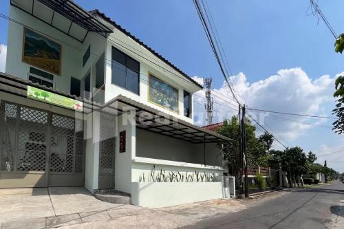 Trubus Guesthouse Syariah Magelang Mitra Reddoorz,,2 star