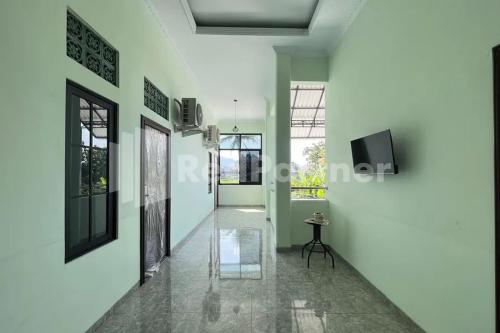 Trubus Guesthouse Syariah Magelang Mitra Reddoorz,,2 star