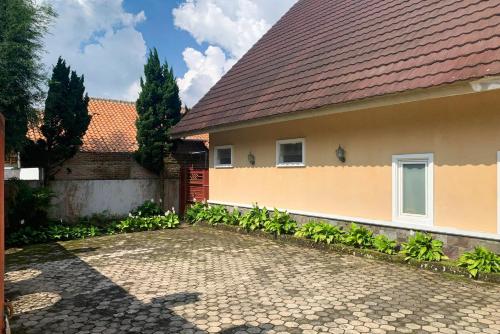 urbanview hotel villa q gisting by reddoorz